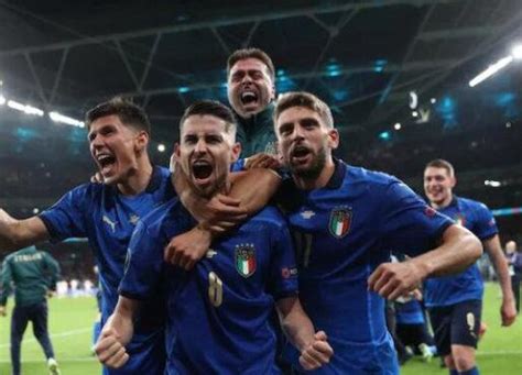 意大利点球淘汰西班牙进欧洲杯决赛 究竟是怎么赢的？ - 社会热点 - 拽得网