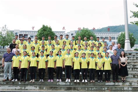 望谟民族中学2023级高一新生接受入学军训-贵州省望谟民族中学