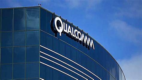Qualcomm高通logo设计，直接以英文品牌名称为主体重点突出了Q字母。_空灵LOGO设计公司
