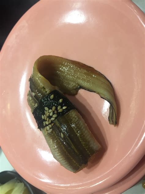 黑盘上的烤鹅肝寿司日式食物高清图片下载-正版图片503904513-摄图网