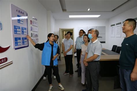 杨庄街道志愿者为小学生开学保驾护航_烈山区人民政府