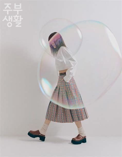 韩国女艺人李英恩最新杂志写真气质清纯