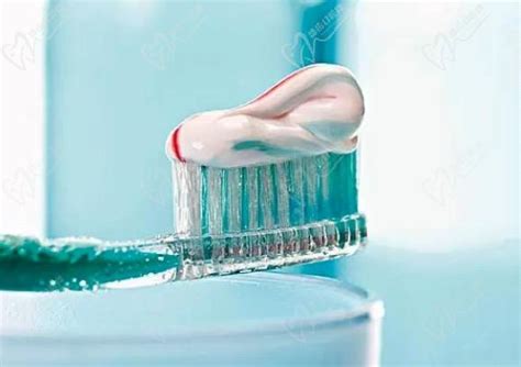 牙刷软毛和硬毛哪个好？怎样选择一款适合自己的牙刷呢？_口腔医院牙科门诊专家在线问答_皓齿口腔网