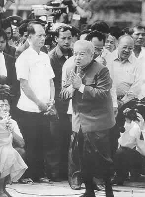 1991年11月14日柬埔寨西哈努克亲王返抵金边 - 历史上的今天