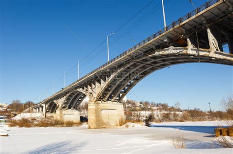 寒冷天气下的桥梁冬季景观高清图片下载-正版图片507181242-摄图网