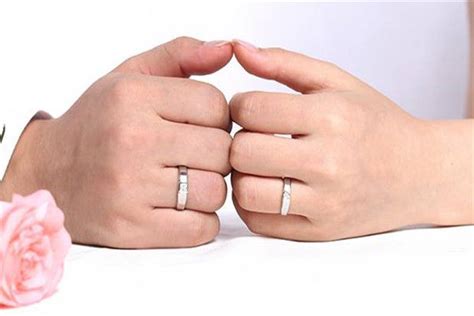戒指的戴法和含义 男女戒指这样戴才正确 - 中国婚博会官网
