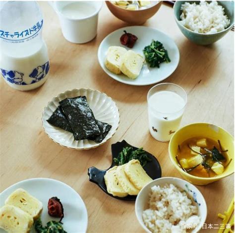 去日本旅游时，看到日本人的早餐，才知道为什么他们中餐吃那么少