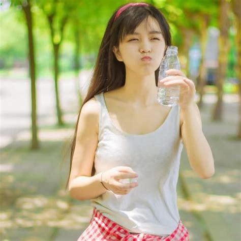 温柔成熟运动女生头像