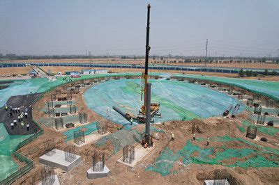 北京天润公司承建邢台国际会展中心项目钢结构首吊完成- 中国二十二冶集团有限公司