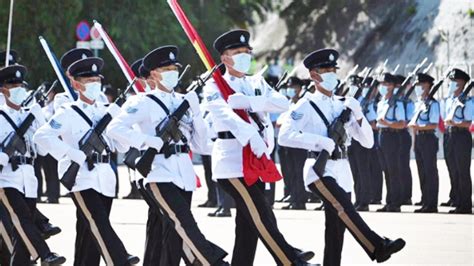 现场！香港警察学院结业首次以中式步操护旗 伴奏为《歌唱祖国》