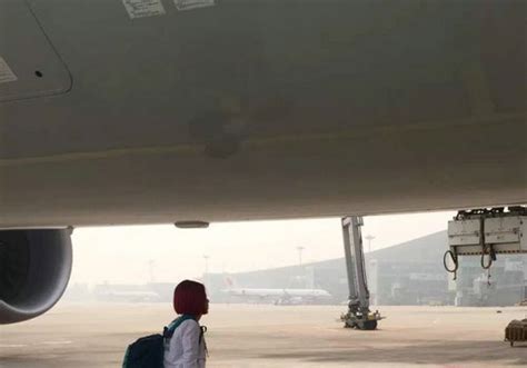 美国航空误放滑梯 美国航空航班在浦东机场延误两小时（3）-千龙网·中国首都网