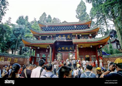 Wannian Temple in Emeishan Travel: Reviews, Entrance Tickets, Travel ...