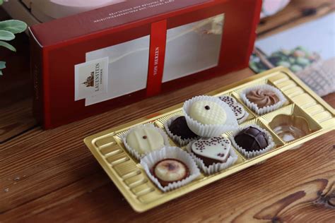 费列罗（Ferrero Rocher）臻品威化糖果巧克力 礼盒装 女王节 520 情人节礼物 24粒259.2g – 送礼送什么