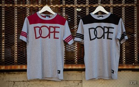 DOPE Classic Logo 雙色足球Tee | OVERDOPE 華人首席線上時尚潮流雜誌