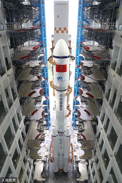 海南文昌：天舟四号货运飞船船箭组合体垂直转运 中国空间站转入建造阶段