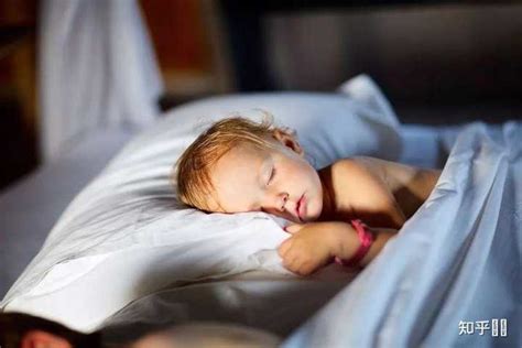 婴儿怎样睡觉才安全? - 知乎