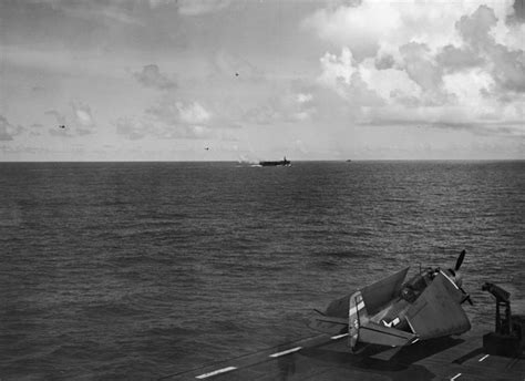 历史上的今天10月21日_1944年第二次世界大战：日军在莱特湾海战中开始采用神风突击队。
