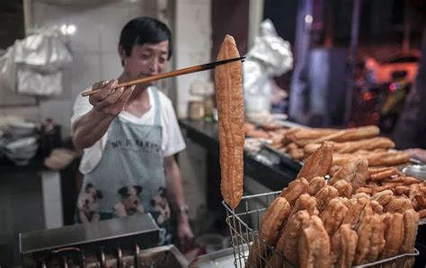 你见过凌晨2点的上海吗？懂吃的人这时候都在吃早餐 | 赏味_凤凰网