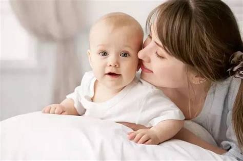 世界母乳喂养周！各国妈妈带宝贝呼吁爱营造爱-北京时间