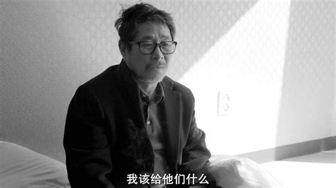 江边旅馆 老父亲抽起香烟，不知道送啥礼物_腾讯视频