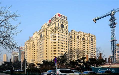 富华大厦是由北京富华建设发展有限公司投资兴建的集办公、购物、餐饮、娱乐为一体的大型综合性建筑群体。-北京写字楼租赁中心