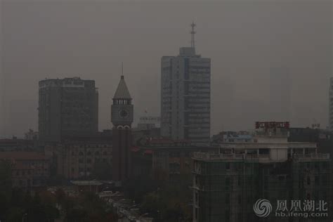 武汉今天的雾霾有多大？发点图，你们随便感受下！