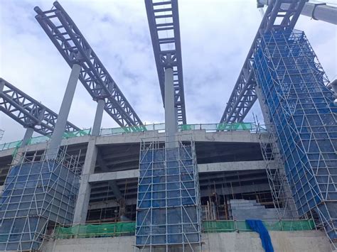 阜阳体育场罩棚管桁架施工中-徐州联正钢结构工程有限公司