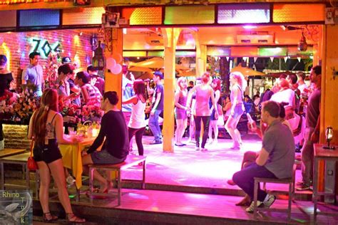 直击泰国曼谷最著名的红灯区，一半是夜市，一半是色情表演的夜店 - 知乎
