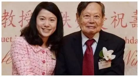 43岁翁帆与97岁杨振宁近照曝光 网友：越来越年轻了_凤凰网