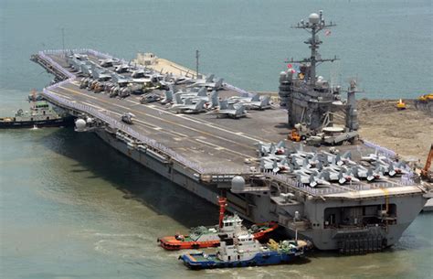 美海军华盛顿号航母扑灭火灾后继续驶往圣迭戈 - 美国军事 - 全球防务