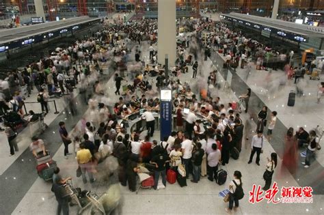 北京首都国际机场每天共有多少航班起降-