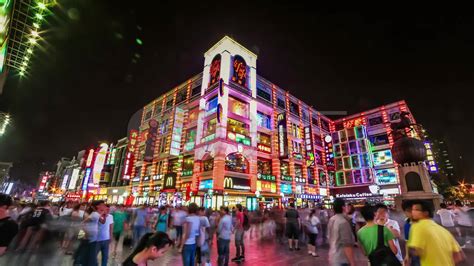 古今交融，升级后的清河坊步行街夜景“醉”杭州