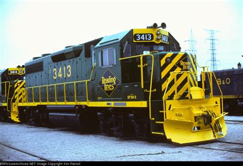Reading GP39-2 #3413 (Being Delivered)