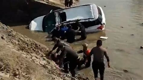 小车落水20名路人跳渠施救，目击者：所有人都下去了，但结果遗憾_腾讯视频