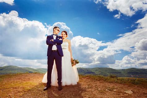 新婚夫妻图片-恩爱的一对新婚夫妻素材-高清图片-摄影照片-寻图免费打包下载