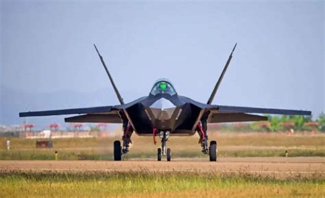 歼-18最新消息曝光，中国真的需要垂直起降的隐身战斗机吗
