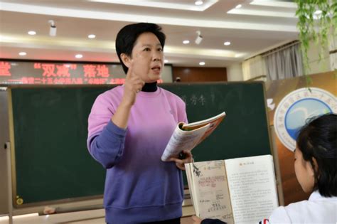 教书育人 润物无声 吉林市老师身患癌症坚守三尺讲台-中国吉林网