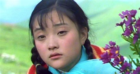 《天浴》：李小璐的成名作，曾被耽搁多年，14岁的她那样明媚动人