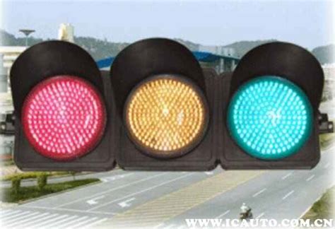 什么叫右转弯闯红灯？红绿灯路口右转规则_车主指南
