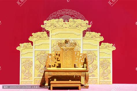 【故宫里面的龙椅到底是用啥材料做的呢====说出来怕吓到你？！】