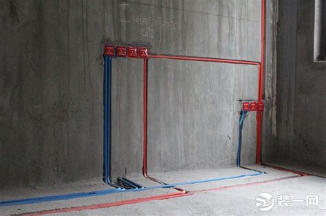 合谷板业轻质复合墙板的优越性之一，是其可以开槽埋线管。