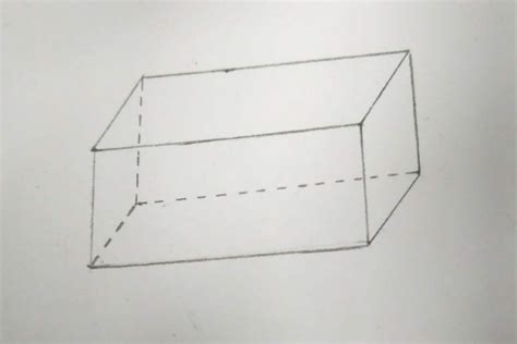 长方体的长一定比宽长吗，长方体的长可以小于宽吗？