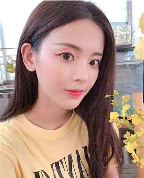 杨超越妆容甜美女生头像