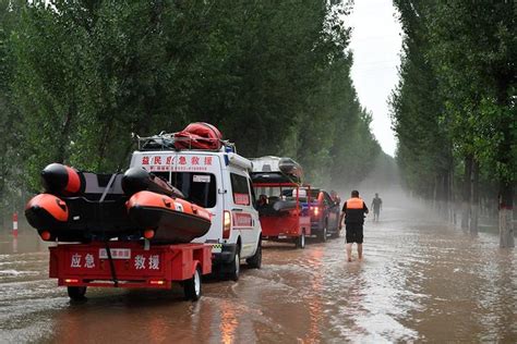 直击｜河北涿州洪水救援现场：受困民众陆续获救