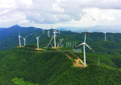 近年来，中国石化云南普洱石油分公司以“奉献清洁能源、践行绿色发展”为工作理念，大力建设光伏发电站，以实际行动践行绿色发展。