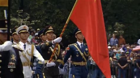 洪都拉斯总统抵达北京，三军仪仗队迎接_北京日报网