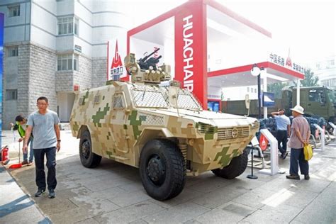 索马里国民军收到中国援助装甲车
