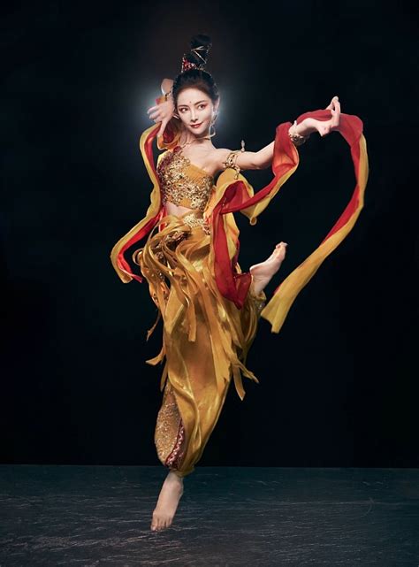 甜美女生头像舞蹈生图片