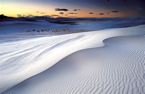 大漠沙如雪，燕山月似钩。 推荐