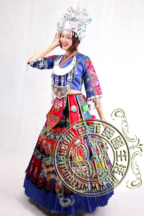 风格汇美56个民族传统演出服装生产定制！